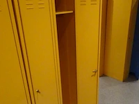 Partij diverese gele metalen lockers - afbeelding 2 van  3