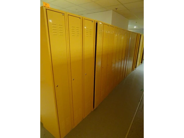 Partij diverese gele metalen lockers - afbeelding 3 van  3