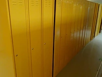 Partij diverese gele metalen lockers - afbeelding 3 van  3