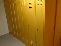 Partij diverese gele metalen lockers - afbeelding 1 van  3
