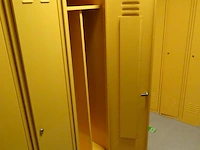 Partij diverese gele metalen lockers - afbeelding 2 van  3