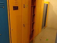 Partij diverese gele metalen lockers - afbeelding 4 van  6