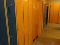 Partij diverese gele metalen lockers - afbeelding 1 van  4