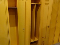 Partij diverese gele metalen lockers - afbeelding 2 van  4