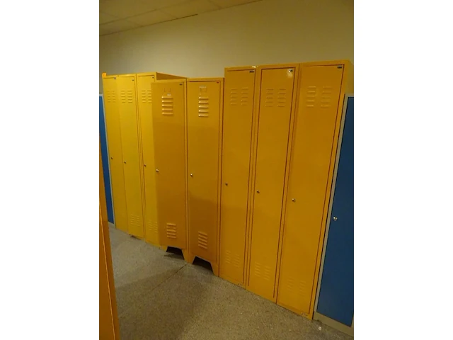 Partij diverese gele metalen lockers - afbeelding 3 van  4