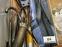 Partij divers - vetpompen, voetpomp en scherm - afbeelding 1 van  5