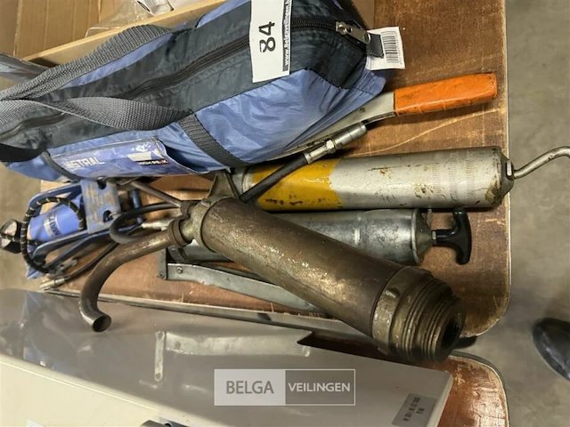 Partij divers - vetpompen, voetpomp en scherm - afbeelding 4 van  5