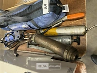 Partij divers - vetpompen, voetpomp en scherm - afbeelding 4 van  5