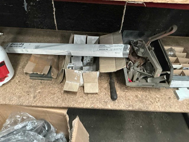 Partij divers aannemersmateriaal - afbeelding 2 van  5