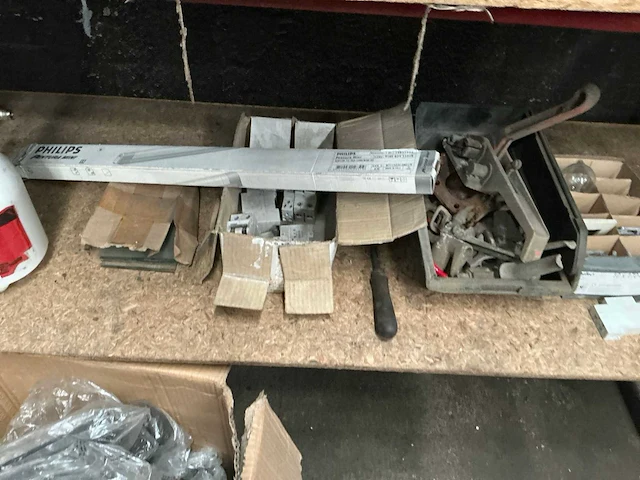 Partij divers aannemersmateriaal - afbeelding 2 van  5