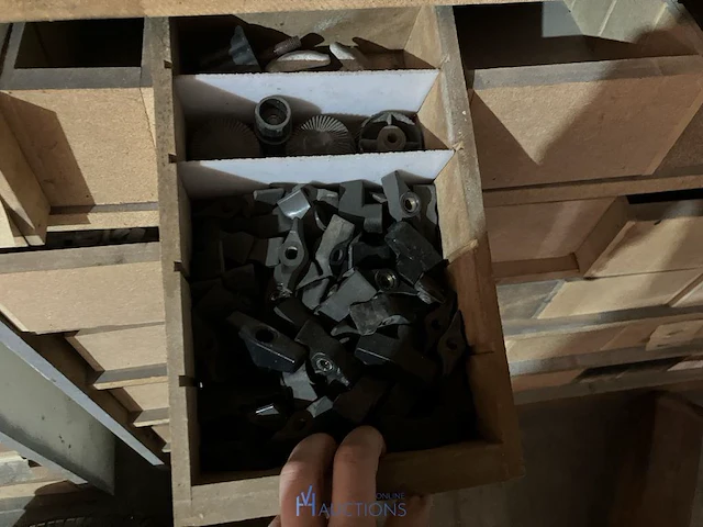 Partij divers bevestigingsmateriaal - afbeelding 2 van  10