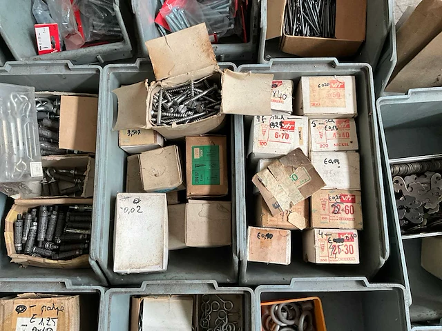 Partij divers bevestigingsmateriaal - afbeelding 12 van  17