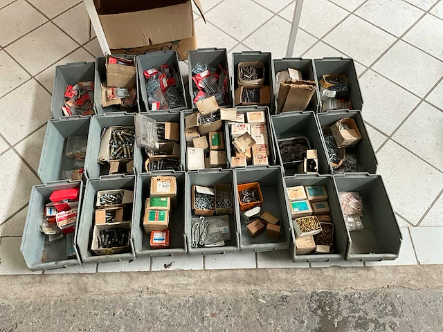 Partij divers bevestigingsmateriaal - afbeelding 1 van  17