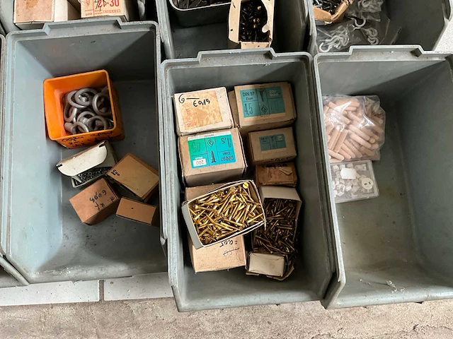 Partij divers bevestigingsmateriaal - afbeelding 7 van  17