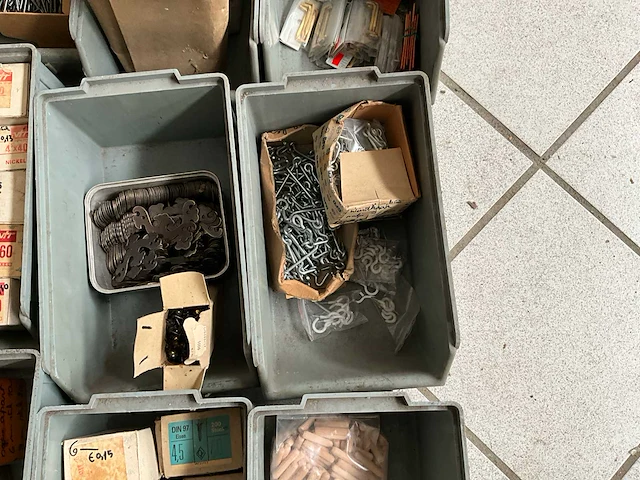Partij divers bevestigingsmateriaal - afbeelding 9 van  17