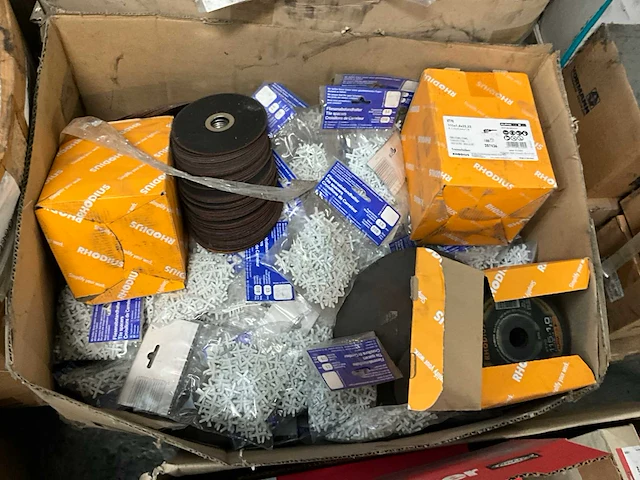 Partij divers gereedschap en toebehoren - afbeelding 8 van  14