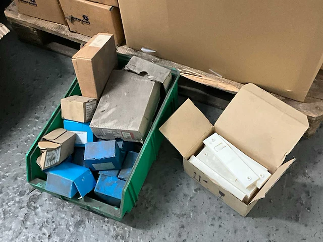 Partij divers gereedschap en toebehoren - afbeelding 11 van  14