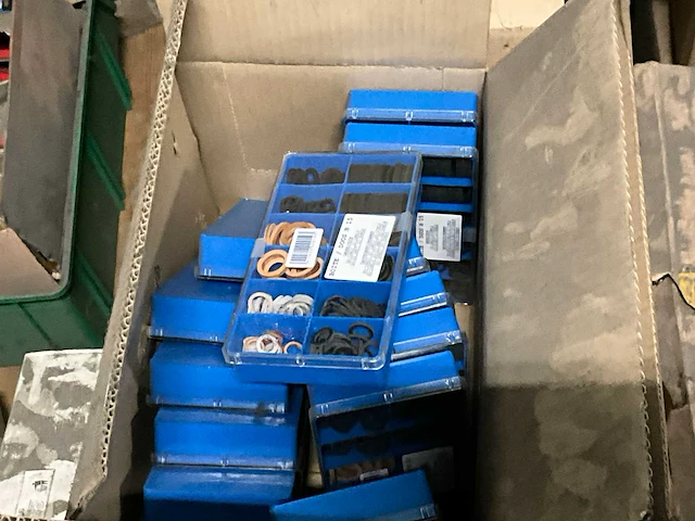 Partij divers gereedschap en toebehoren - afbeelding 2 van  13