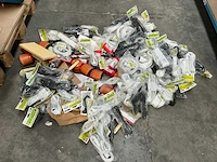 Partij divers gereedschappen in speciekuip - afbeelding 1 van  11