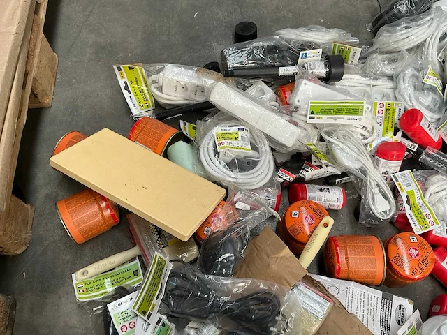 Partij divers gereedschappen in speciekuip - afbeelding 9 van  11