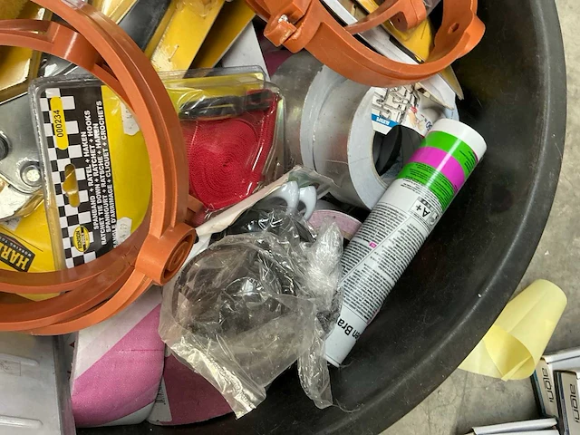 Partij divers gereedschappen in speciekuip - afbeelding 2 van  4