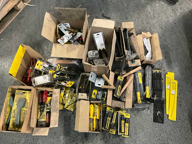 Partij divers handgereedschap stanley - afbeelding 1 van  9