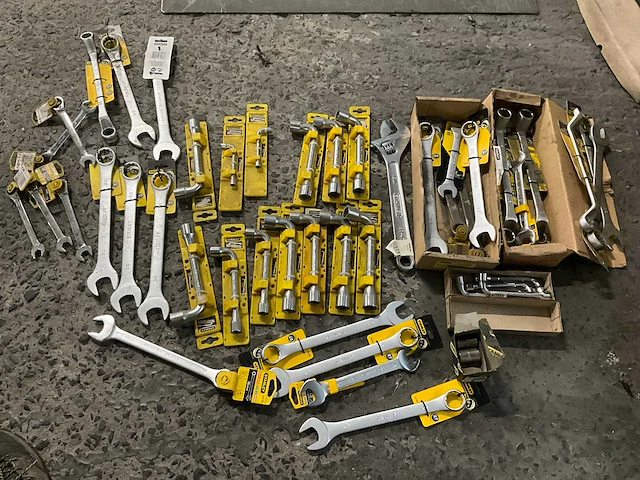 Partij divers handgereedschap stanley - afbeelding 1 van  8