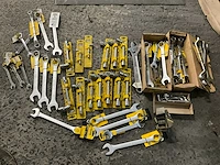 Partij divers handgereedschap stanley - afbeelding 1 van  8