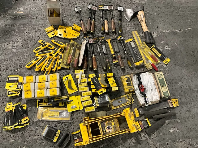 Partij divers handgereedschap stanley - afbeelding 1 van  9