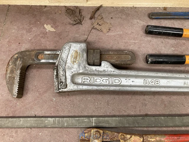 Partij divers handgereedschap waaronder engelse sleutel en sergeant - afbeelding 2 van  6