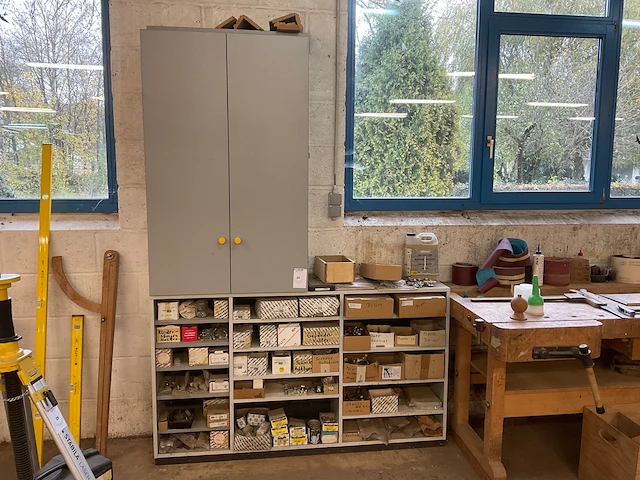 Partij divers hang- en sluitwerk - afbeelding 1 van  14