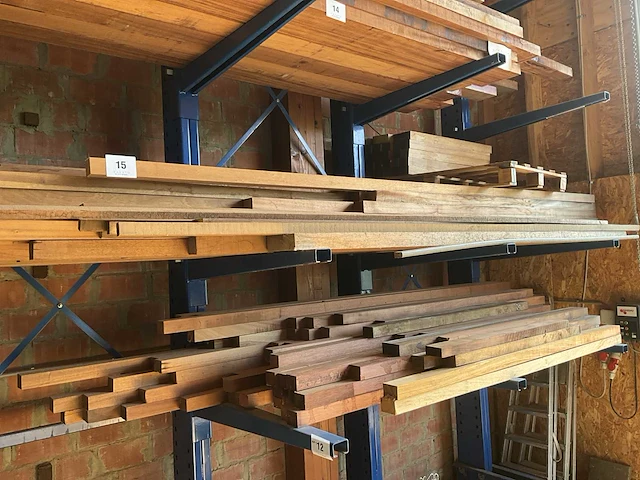 Partij divers hout beuk/sippo/merbau - afbeelding 1 van  8