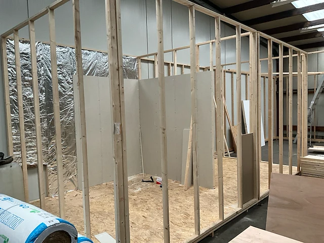 Partij divers hout en gipsplaten - afbeelding 1 van  13