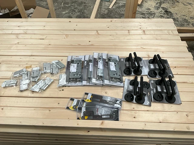 Partij divers hout en gipsplaten - afbeelding 4 van  13