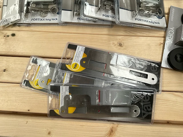 Partij divers hout en gipsplaten - afbeelding 8 van  13