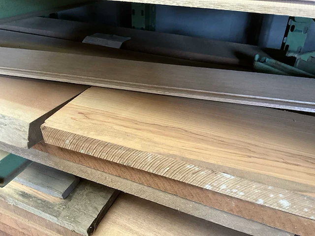 Partij divers hout, wo redwood, meranti - afbeelding 12 van  12