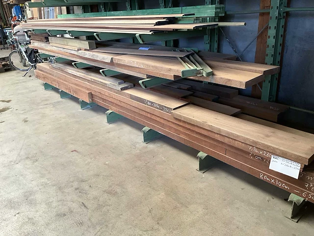 Partij divers hout, wo redwood, meranti - afbeelding 2 van  12