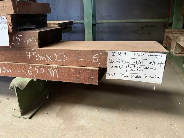 Partij divers hout, wo redwood, meranti - afbeelding 5 van  12