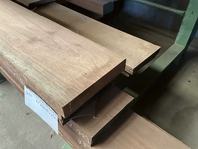 Partij divers hout, wo redwood, meranti - afbeelding 7 van  12