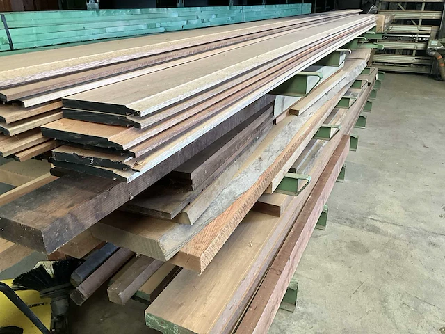 Partij divers hout, wo redwood, meranti - afbeelding 9 van  12