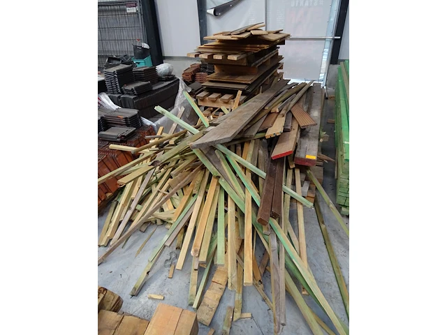 Partij divers hout - afbeelding 1 van  8