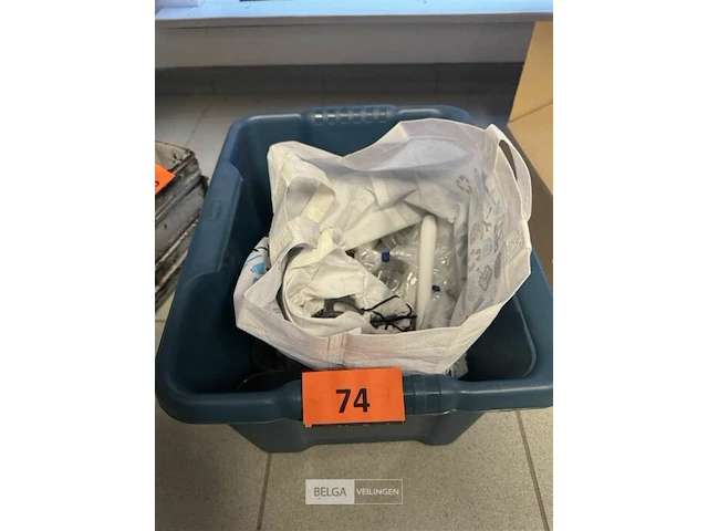Partij divers kaarshouders en kaarsen - afbeelding 2 van  3