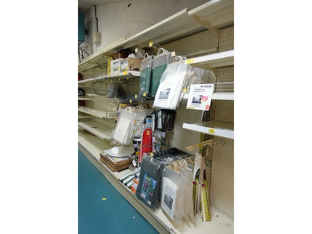 Partij divers kampeermateriaal - afbeelding 2 van  6