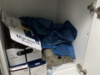 Partij divers keukengerei waaronder tafelporselein en microgolfoven - afbeelding 6 van  8