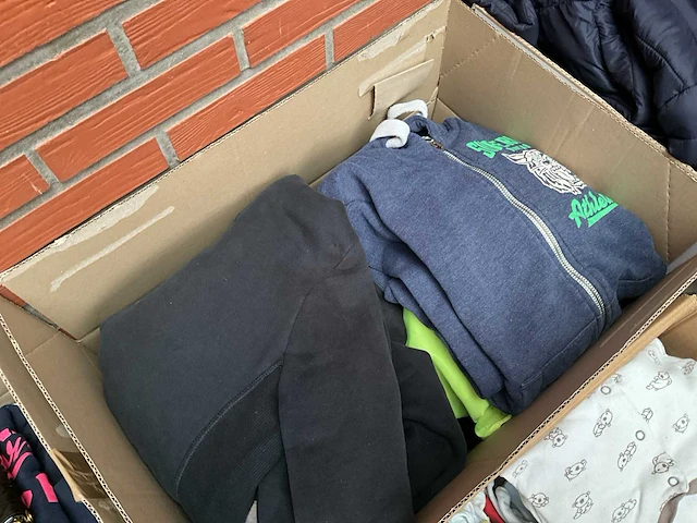 Partij divers kledij - afbeelding 6 van  11