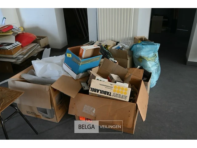 Partij divers materiaal - afbeelding 1 van  7