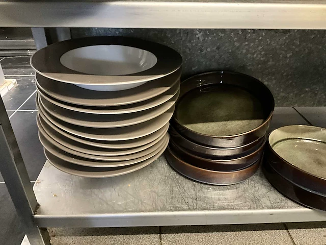 Partij divers porseleinen servies - afbeelding 2 van  17