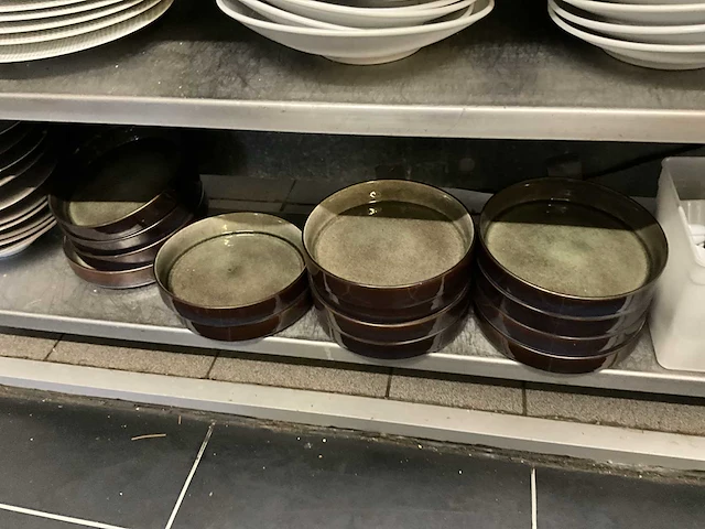 Partij divers porseleinen servies - afbeelding 17 van  17