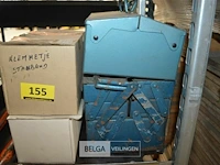 Partij divers scharnieren - 2 werkkoffers - afbeelding 2 van  2
