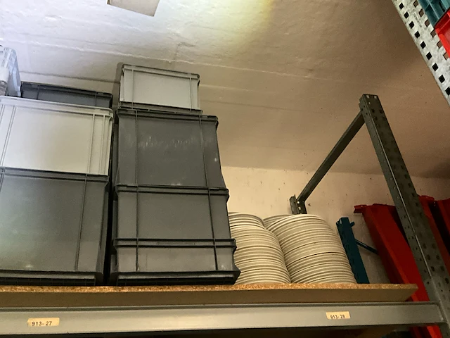 Partij divers tafel- en cateringbenodigdheden in rek 3 (a&b) - afbeelding 2 van  22